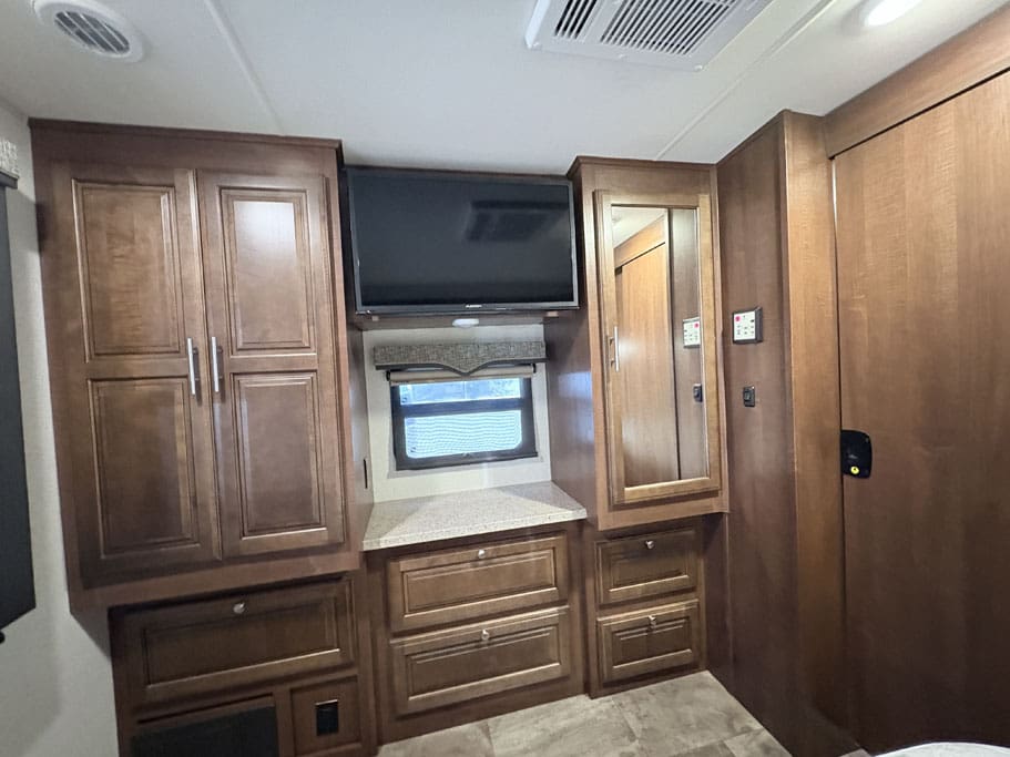 2017_ForestRiver_Georgetown_GT5_Interior_wardrobe_storage